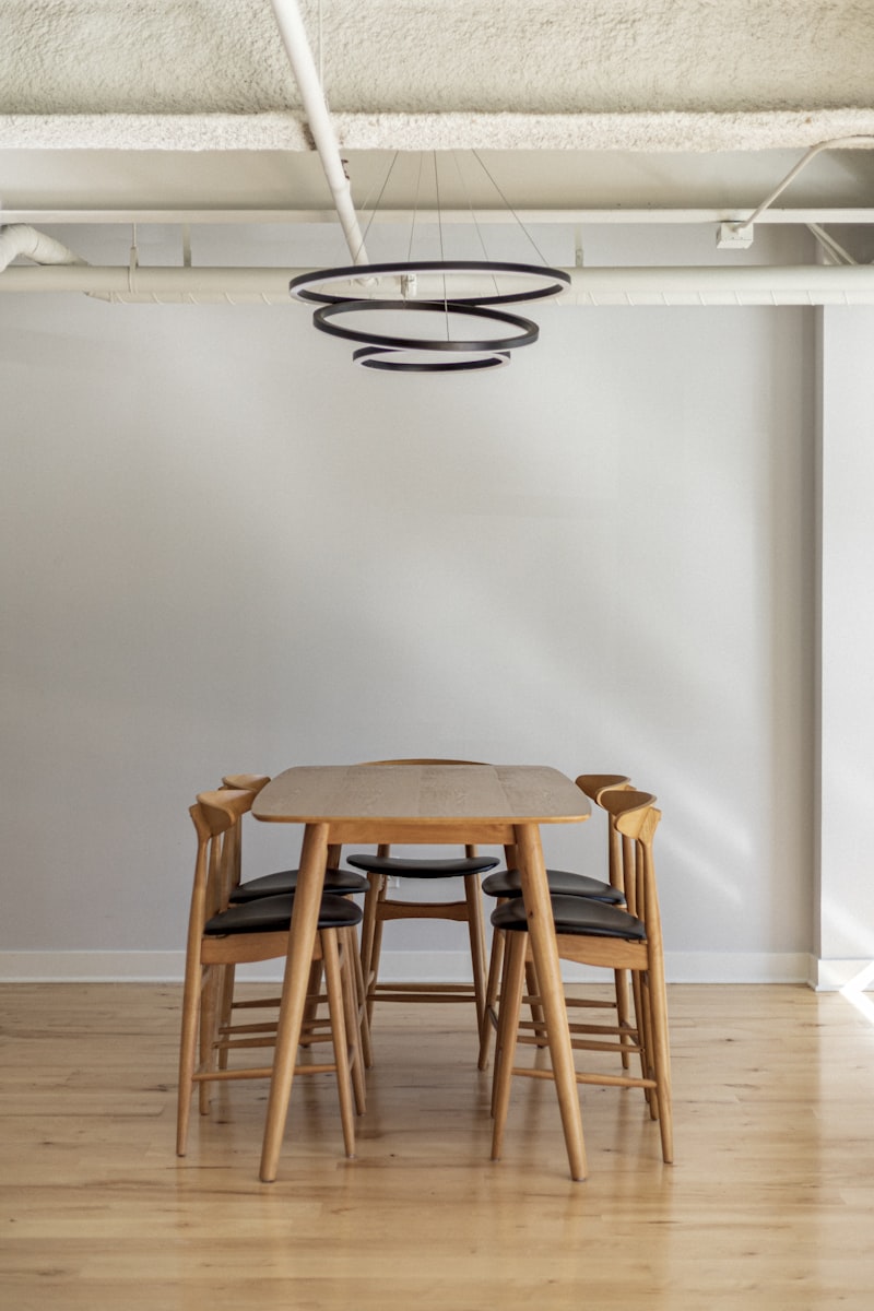 Elipse Dining Table